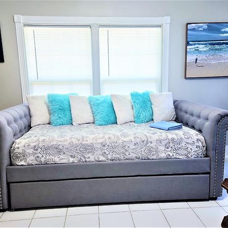 Casaazul-2605A-Couples Retreat By Beach & Pleasure Pier 1 Block Away- 2Bed 2Bath- 7 Minutes To Cruise Terminal Galveston Extérieur photo