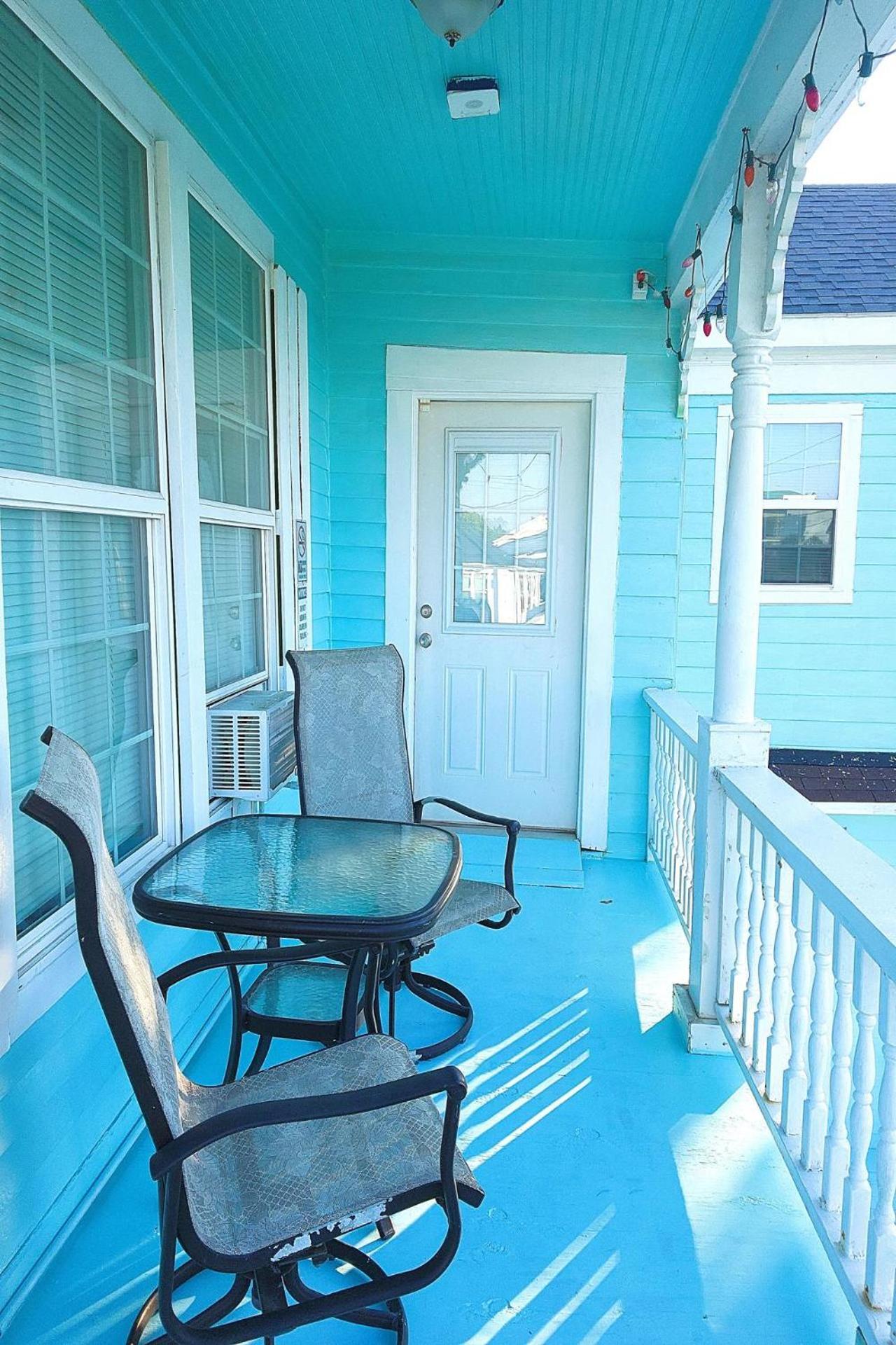 Casaazul-2605A-Couples Retreat By Beach & Pleasure Pier 1 Block Away- 2Bed 2Bath- 7 Minutes To Cruise Terminal Galveston Extérieur photo